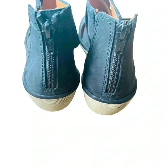 CLARKS WOMEN’S BLACK CROSS STRAP WEDGES•SIZE 8 1/2•NUBUCK LEATHER• - Picture 7 of 10